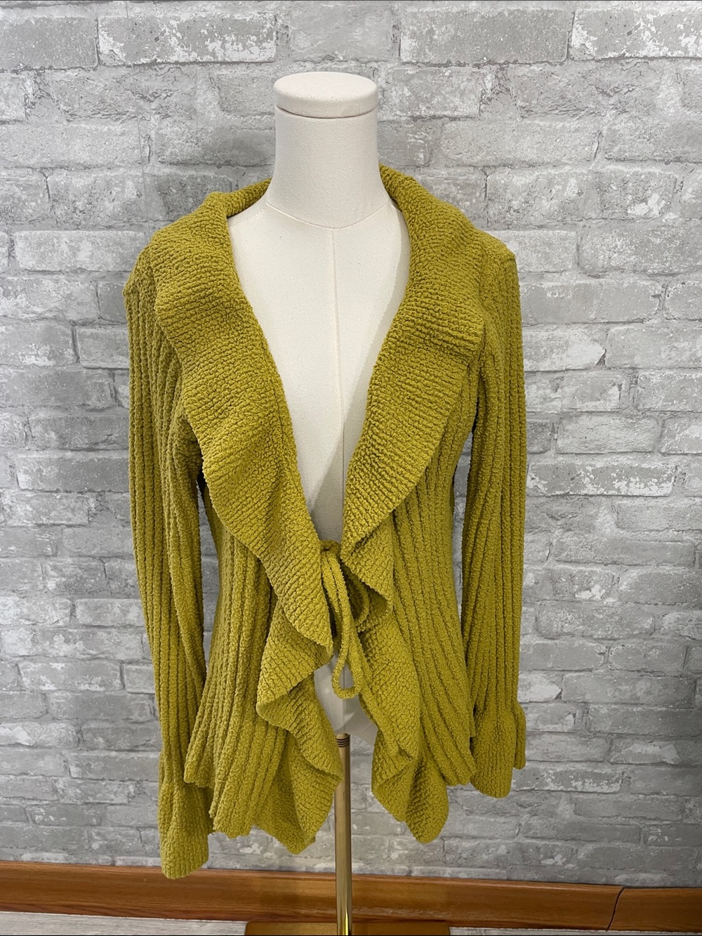 Le Les chartreuse green textured knit cardigan with a ruffled shawl collar